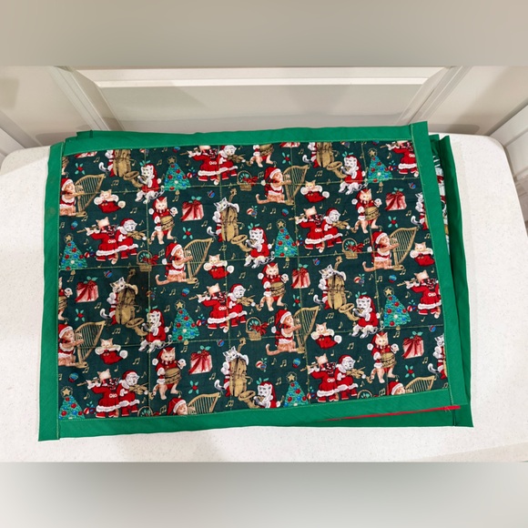 NEW Festive Christmas Quilted Reversible Placemats  ~ Set of 6 ~ Handmade - Picture 2 of 10